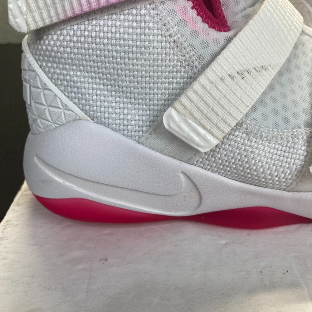 Nike Lebron Soldier 11 Youth 7Y Kay Yow GS Shoes 918369-102 White Pink Cancer - Picture 12 of 15